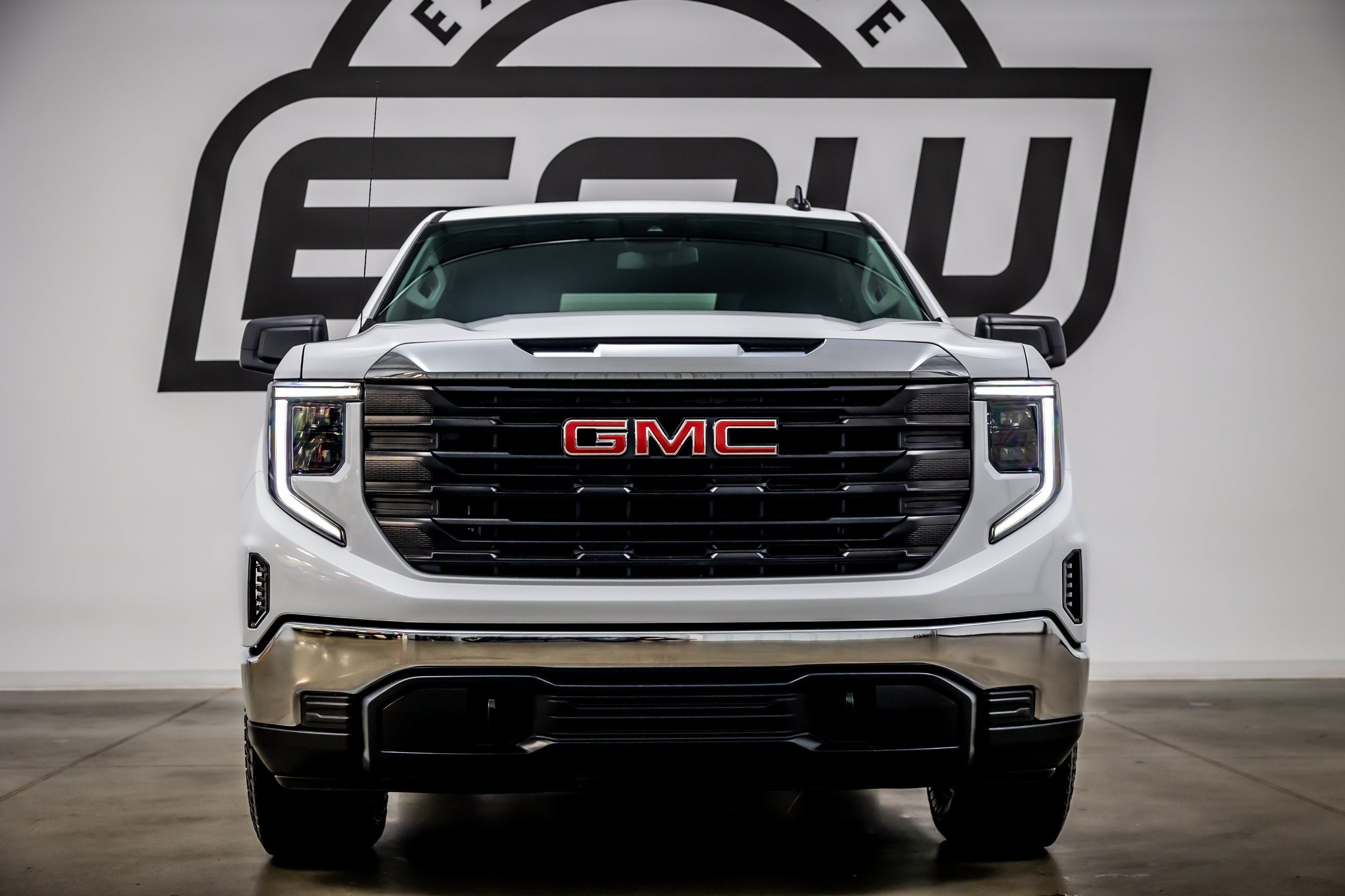 Used 2025 GMC Sierra 1500 Pro w/ Pro Value Package AWD/4WD image 4