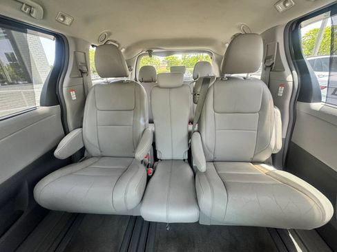 Used 2015 Toyota Sienna XLE w/ XLE Navigation Package FWD image 24