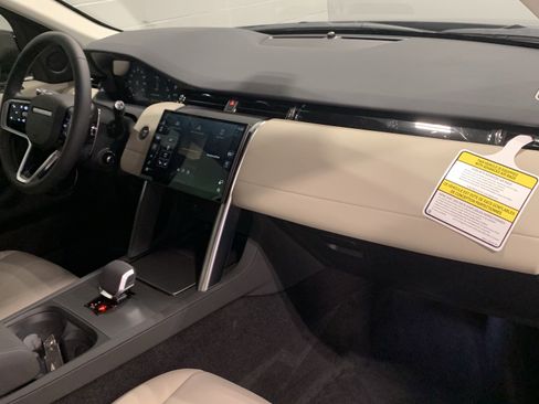 New 2025 Land Rover Discovery Sport S image 4