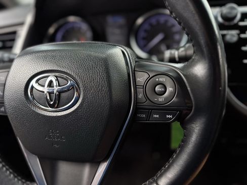 Used 2020 Toyota Camry SE FWD image 16