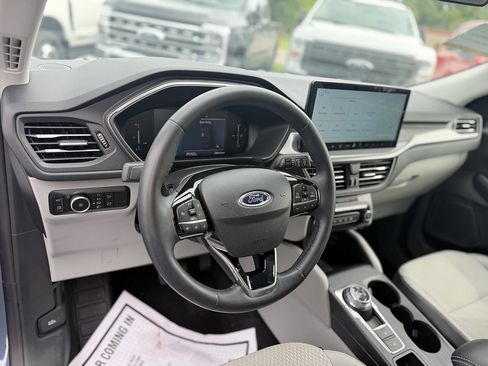 Certified 2025 Ford Escape SE FWD image 13