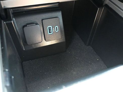 Used 2023 Ford Explorer XLT w/ Equipment Group 202A image 18