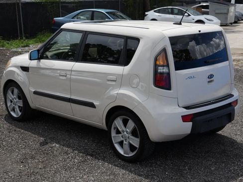 Used 2010 Kia Soul ! FWD image 4