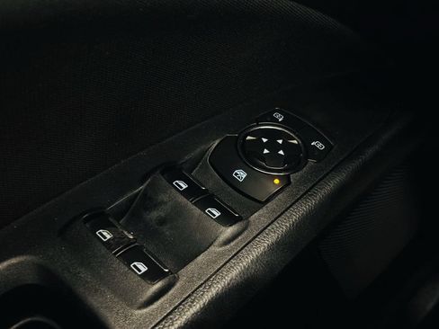 Used 2018 Ford Fusion SE w/ Fusion SE Technology Package FWD image 29