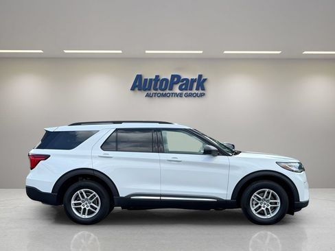Used 2025 Ford Explorer Active AWD/4WD image 8