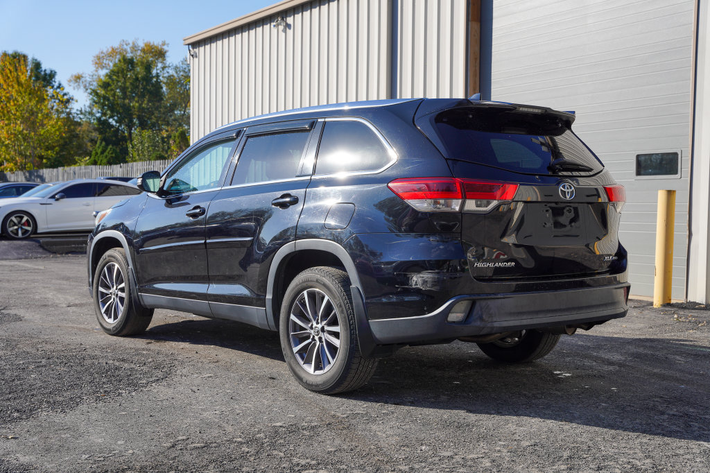 Used 2019 Toyota Highlander XLE AWD/4WD image 6