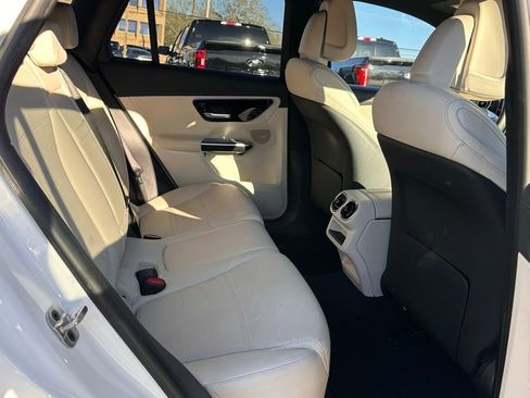 Used 2024 Mercedes-Benz GLC 300 GLC 300 image 21