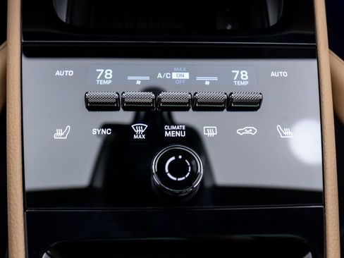 Used 2025 Porsche Cayenne image 29