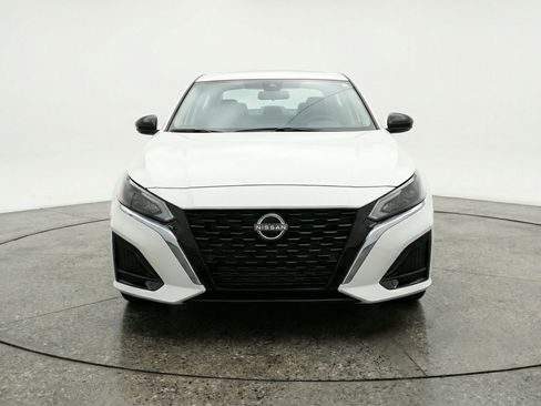 Used 2025 Nissan Altima 2.5 SV image 2