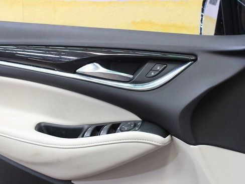 Used 2023 Buick Enclave Essence image 9