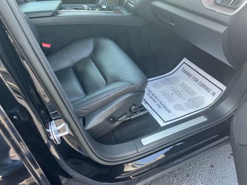 Used 2023 Volvo XC60 B5 Plus image 32