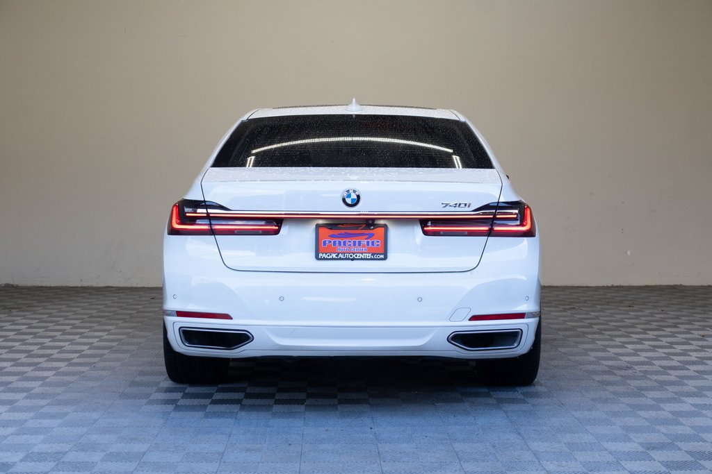 Used 2021 BMW 740i w/ Premium Package RWD image 11