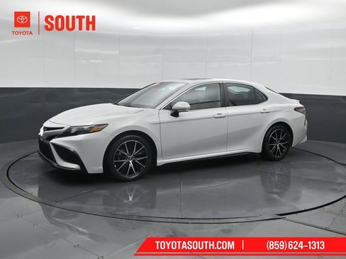 Used 2023 Toyota Camry SE w/ Convenience Package AWD/4WD image 7