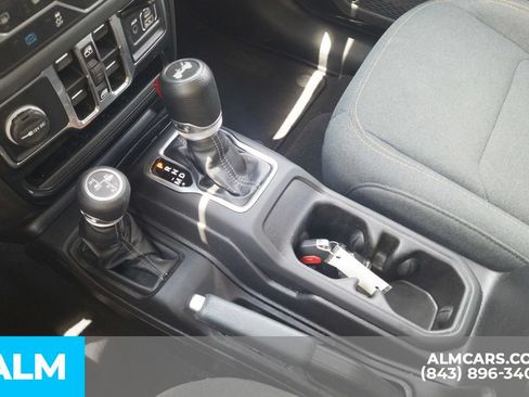 Used 2024 Jeep Wrangler Unlimited Sahara AWD/4WD image 9