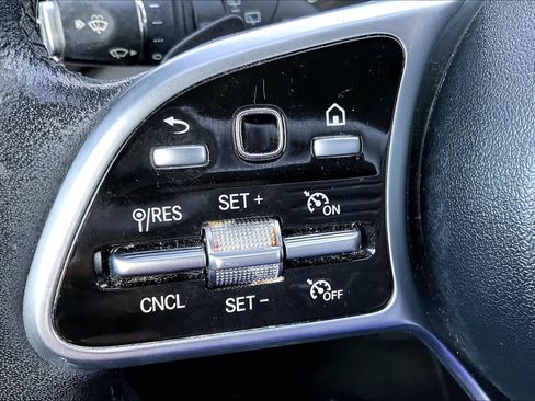 Used 2020 Mercedes-Benz GLC 300 4MATIC image 21