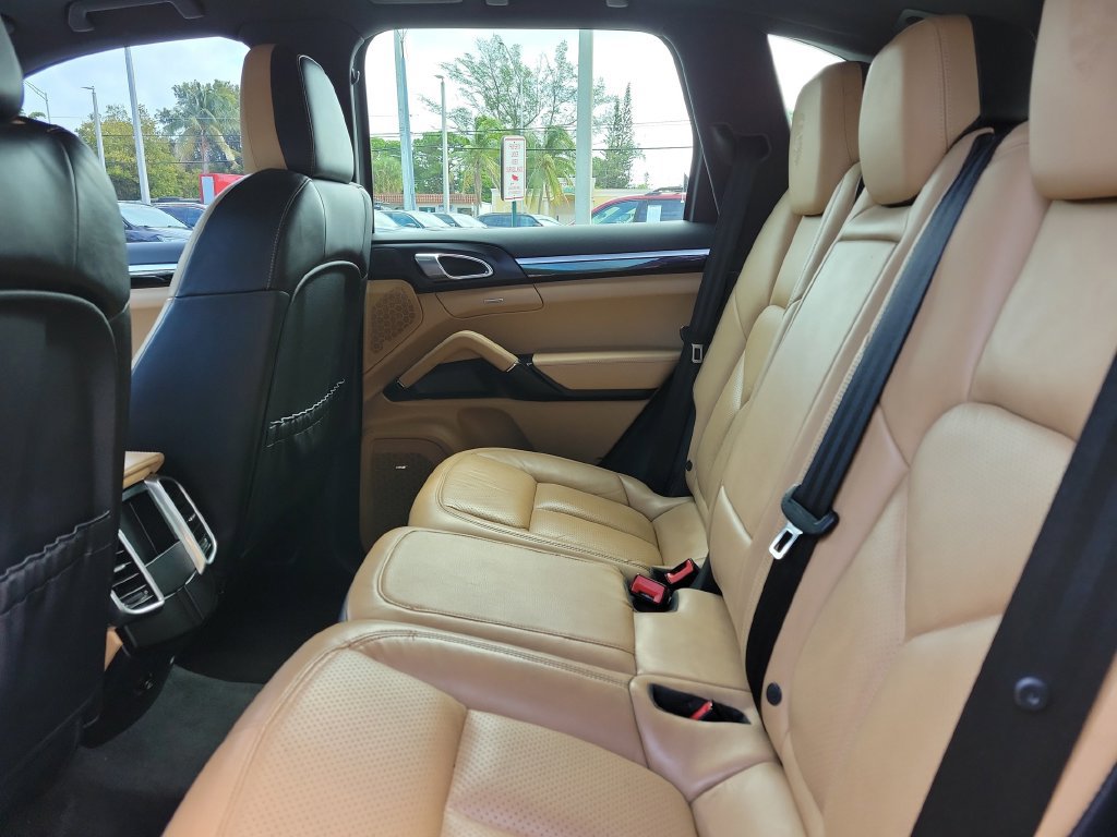 Used 2018 Porsche Cayenne Platinum Edition w/ Premium Package AWD/4WD image 17