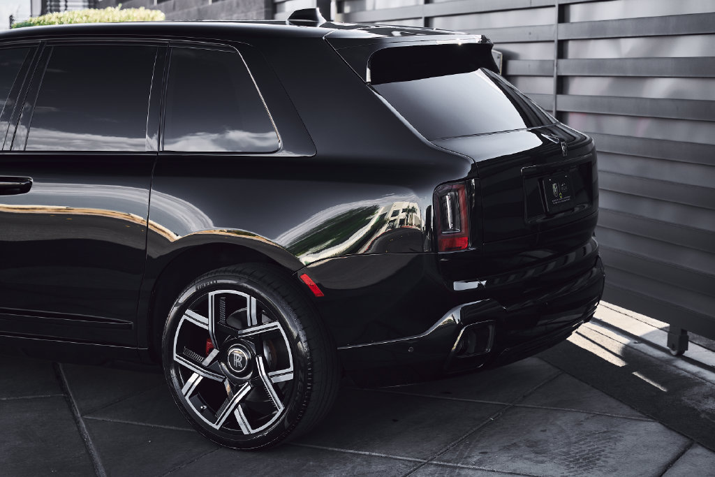 Used 2025 Rolls-Royce Cullinan Black Badge AWD/4WD image 9