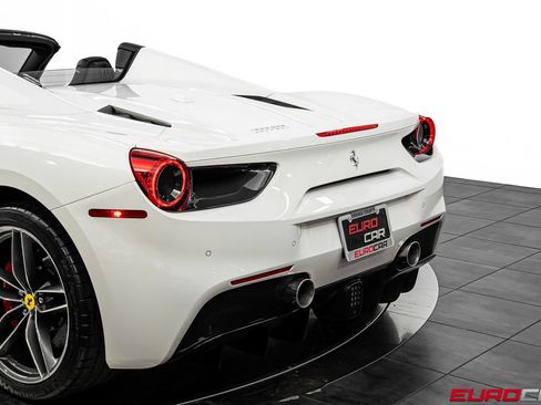 Used 2019 Ferrari 488 Spider RWD image 21