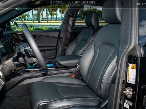 Used 2025 Audi Q8 Prestige image 9