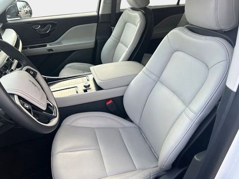 New 2026 Lincoln Aviator AWD image 12