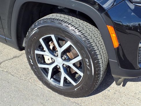 Certified 2025 Jeep Grand Cherokee Limited AWD/4WD image 31