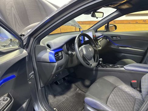 Used 2020 Toyota C-HR XLE FWD image 10