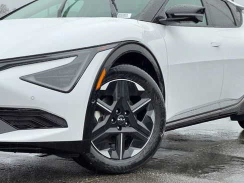 New 2025 Kia EV6 Wind RWD image 2