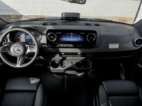 Used 2025 Mercedes-Benz Sprinter 2500 image 20