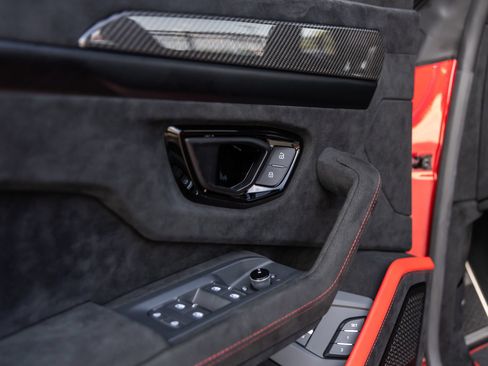 Used 2024 Lamborghini Urus Performante AWD/4WD image 29