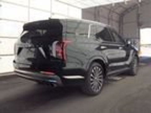 Used 2024 Hyundai Palisade Calligraphy FWD image 2