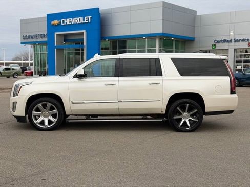 Used 2015 Cadillac Escalade ESV Premium image 8