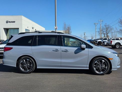 Used 2024 Honda Odyssey Elite image 4
