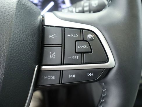 Used 2022 Toyota Highlander Platinum AWD/4WD image 37