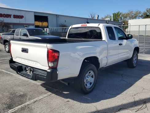 Used 2022 Toyota Tacoma SR image 4