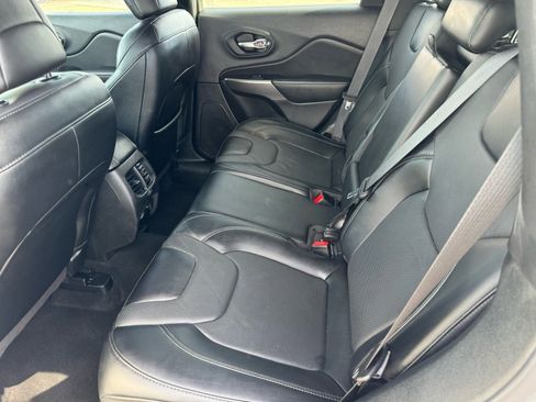 Used 2022 Jeep Cherokee Limited image 16