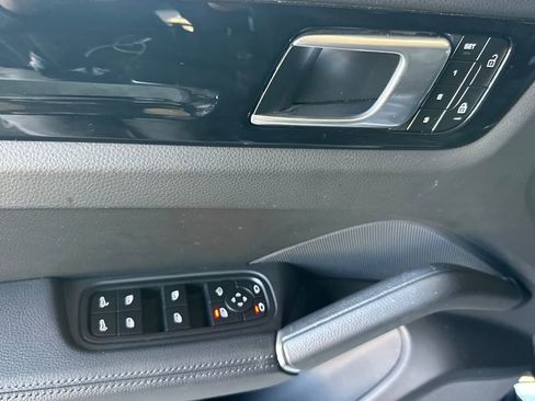 Used 2023 Porsche Cayenne image 11