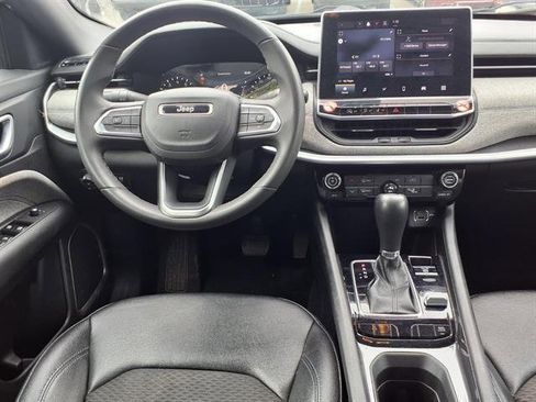 Used 2024 Jeep Compass Latitude AWD/4WD image 5