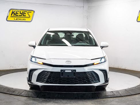 Used 2026 Toyota Camry SE FWD image 6