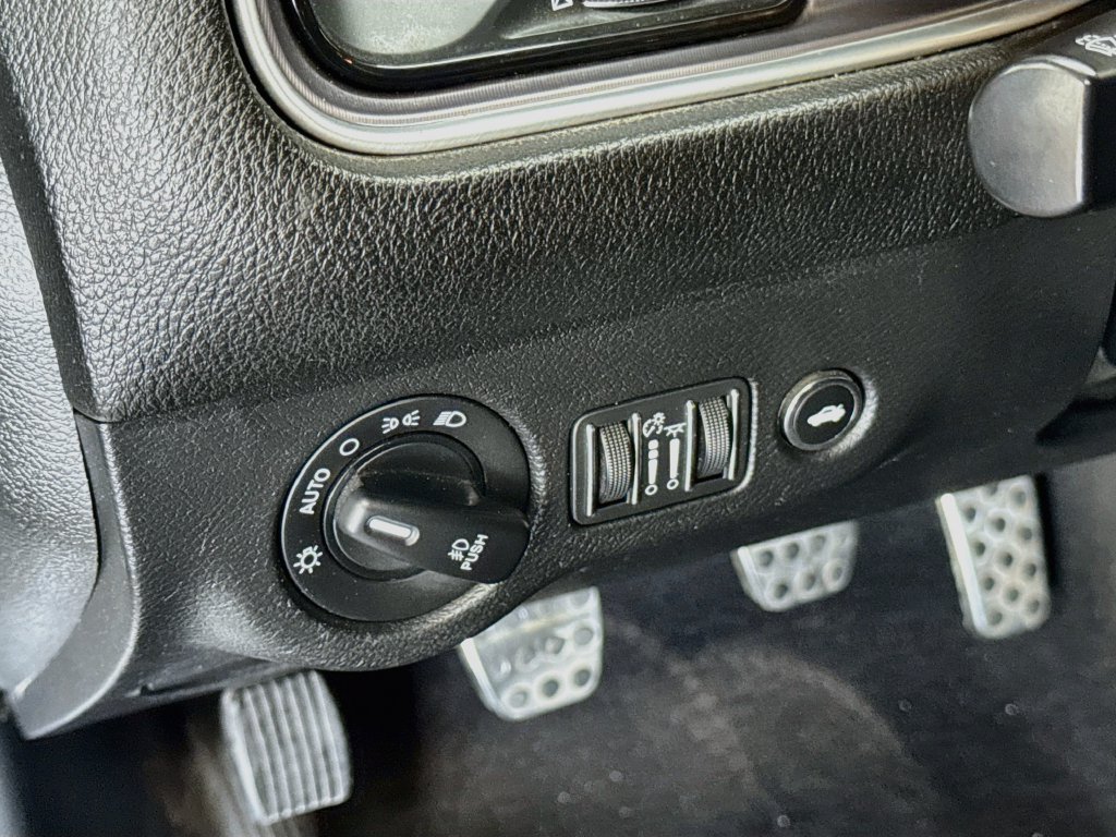 Used 2019 Dodge Challenger R/T Scat Pack RWD image 12