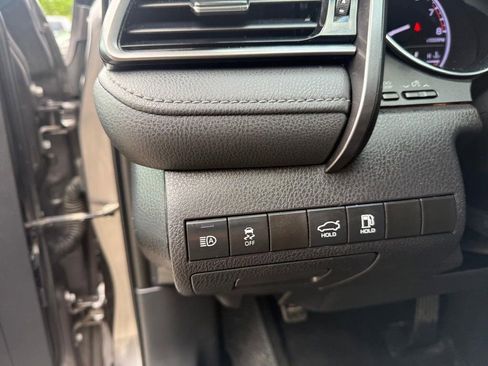 Used 2019 Toyota Camry SE w/ 4 Season Floor Mat Package FWD image 14