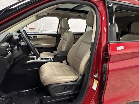 Used 2023 Ford Explorer XLT w/ Equipment Group 202A image 4