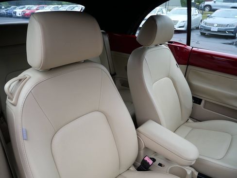 Used 2007 Volkswagen Beetle Convertible w/ Package 1 FWD image 14