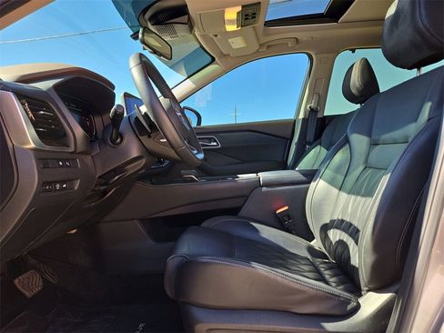 Used 2023 Nissan Rogue Platinum w/ Platinum Premium Package image 16