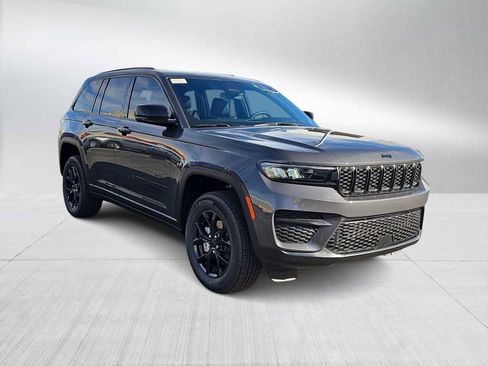 New 2025 Jeep Grand Cherokee Altitude image 2