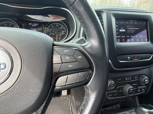 Used 2019 Jeep Cherokee Latitude Plus image 27