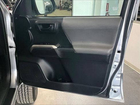 Used 2018 Toyota Tacoma SR5 image 12