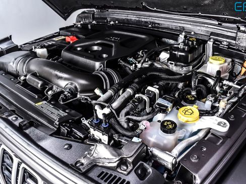 Used 2025 Jeep Wrangler Unlimited Sahara w/ Safety Group image 12