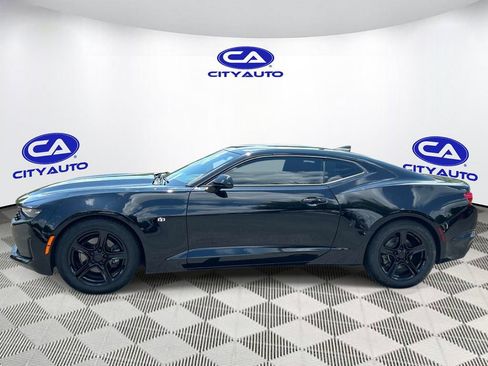 Used 2019 Chevrolet Camaro LT RWD image 8
