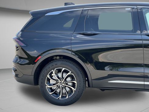 New 2025 Lincoln Nautilus Premier w/ Equipment Group 102A image 12