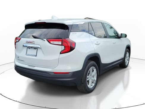 Used 2024 GMC Terrain SLE FWD image 6